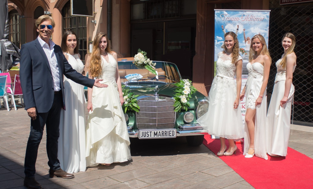 Oldtimer Mercedes Cabrio dunkelgr&uuml;n